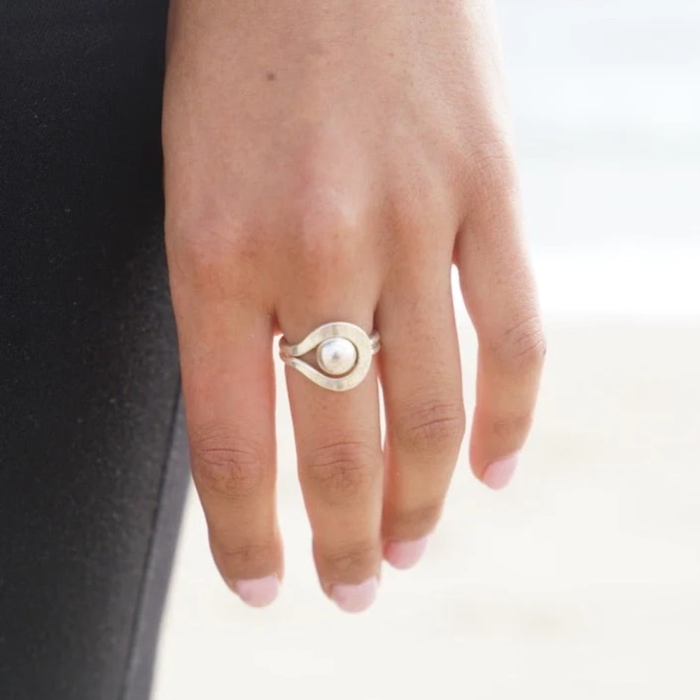 BRAND NEW SILVER RING SIZE 6